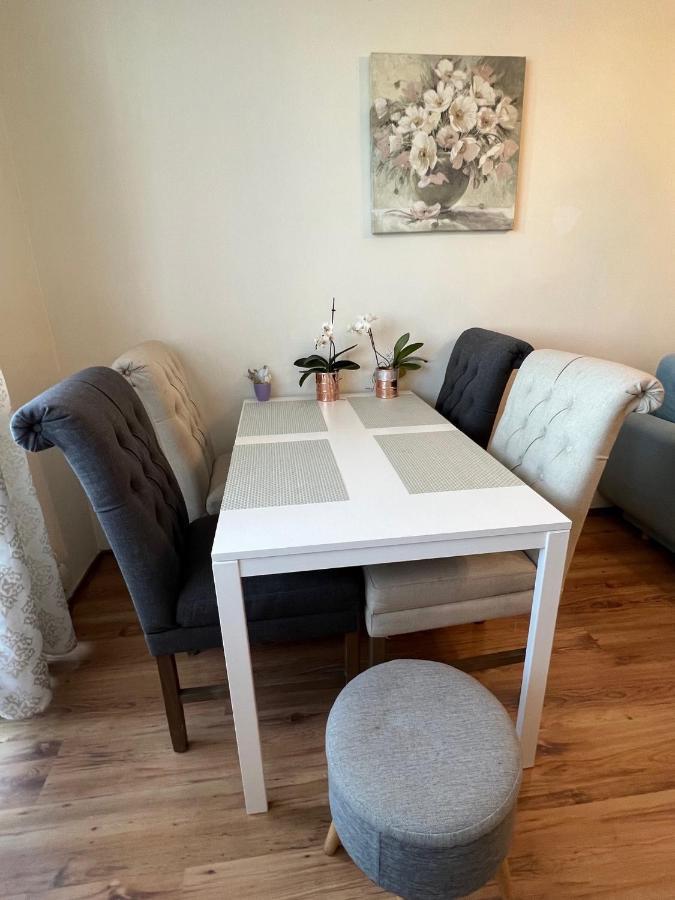 Apartment Malina กดิเนีย ภายนอก รูปภาพ